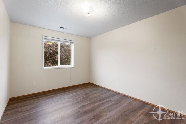 Building Photo - 3012 NE 116th Ave