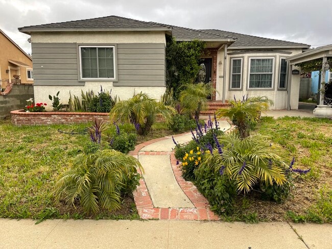 Building Photo - 11143 Ruthelen St