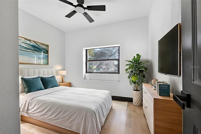 Building Photo - 2401 42nd St S