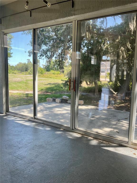 Building Photo - 132 Golf Aire Blvd