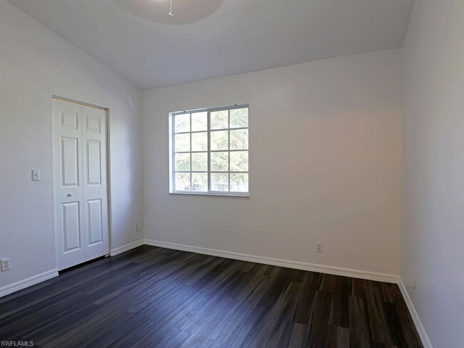 Building Photo - Charming 2-Bed Townhouse Retreat on Poppy ...