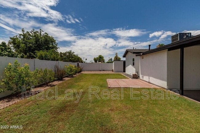 Building Photo - 409 N Arrowhead Dr