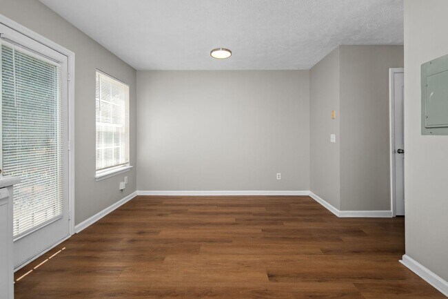 Building Photo - 2320 Willowbrook Dr