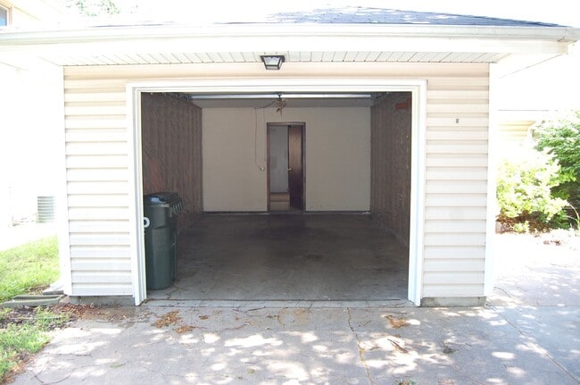 Building Photo - 3724 Clover Cir