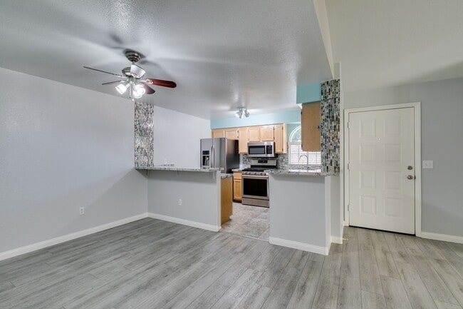 Building Photo - Updated 2-Bedroom Condo with Fireplace
