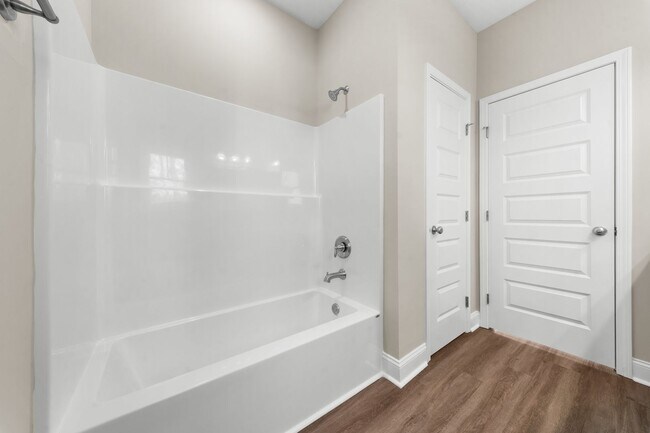 Building Photo - 135 Avalon Trce