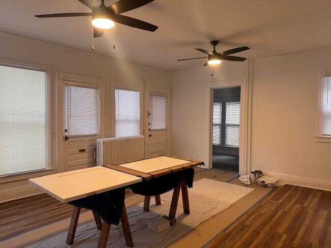 Building Photo - 775 University Ave