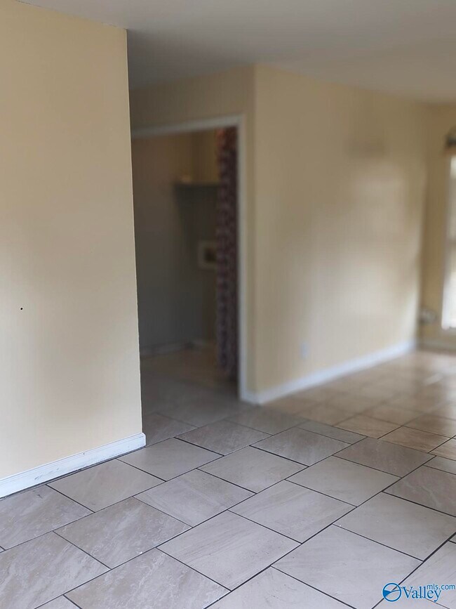 Building Photo - 6206 Friar Tuck Dr NW