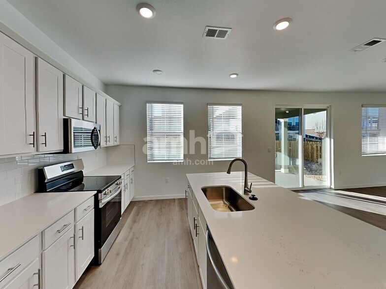 Building Photo - 237 Marshland Ct