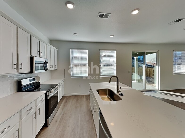 Building Photo - 9070 Henley Ave