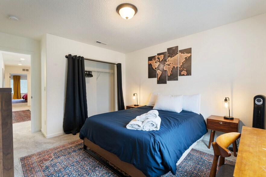 Building Photo - 3740 SE Willamette Ave