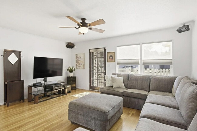 Building Photo - Charming 3BR Home with Bonus Room, Fireplace & Large Yard