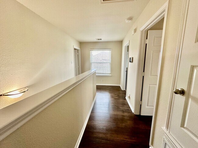 Building Photo - *Fantastic Home in Great Stone Oak Location*