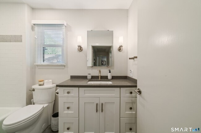 Building Photo - 595 Heritage Vlg