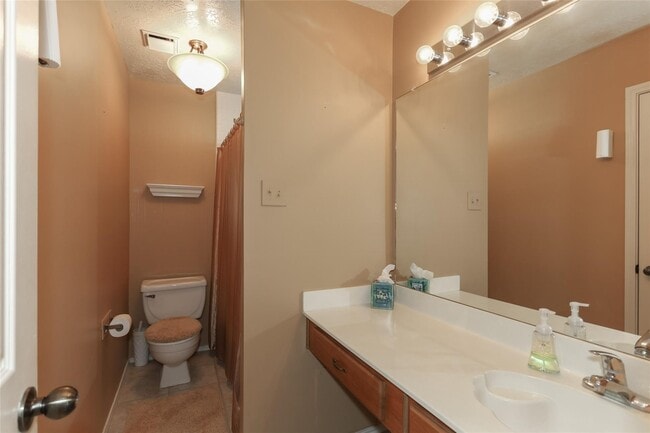 Building Photo - 16410 Salinas Ln