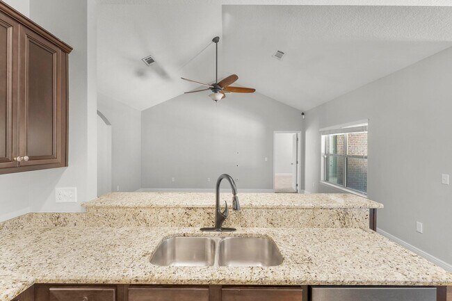 Building Photo - 132 Whispering Lake Dr