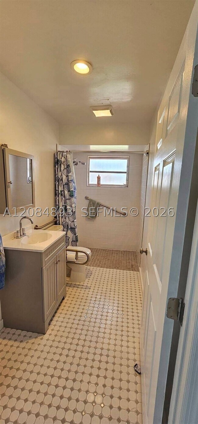 Building Photo - 442 NE Elmore St
