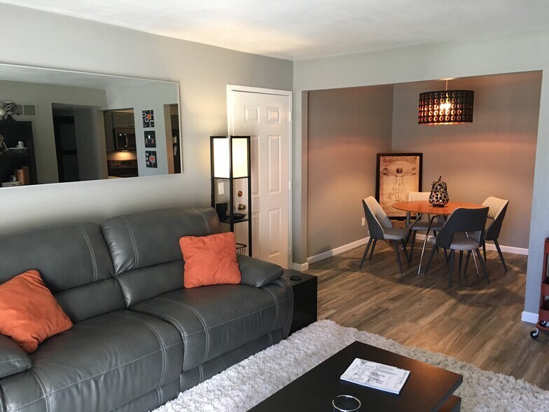 Building Photo - 7395 E Eastman Ave