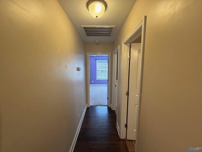 Building Photo - 8 Easy St