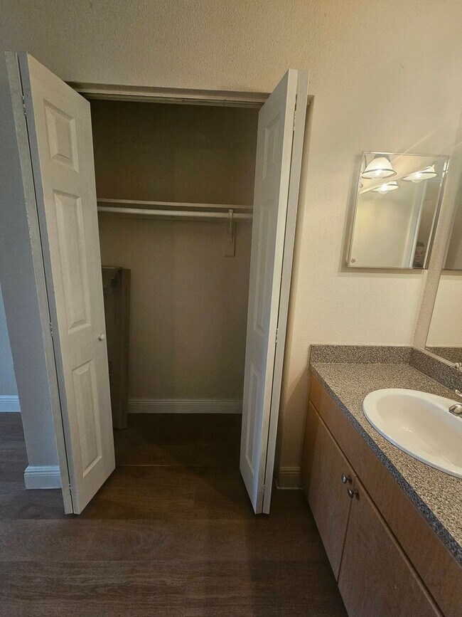 Building Photo - 2/2 Condo in Village Creek all REDONE!!