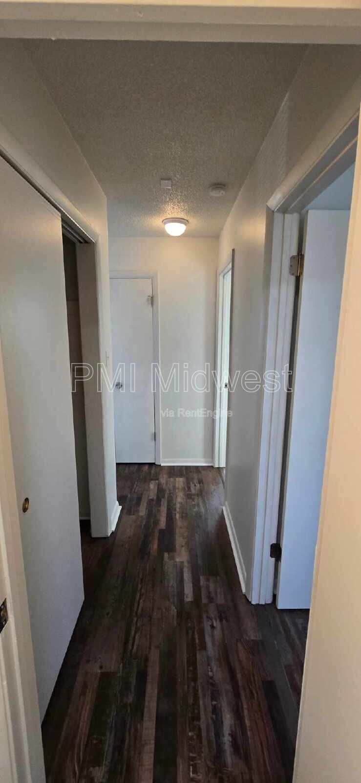 Building Photo - 570 US-52