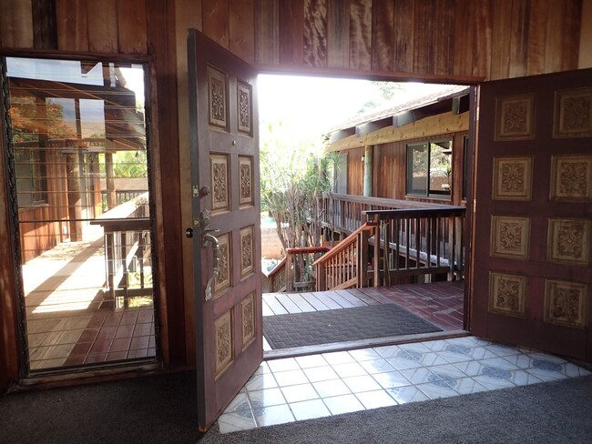 Building Photo - Very private, gated, mostly furnished Maui...
