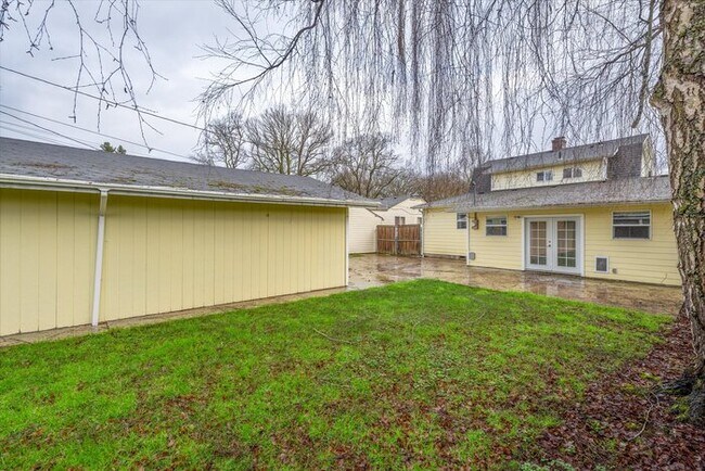 Building Photo - 657 22nd Ave