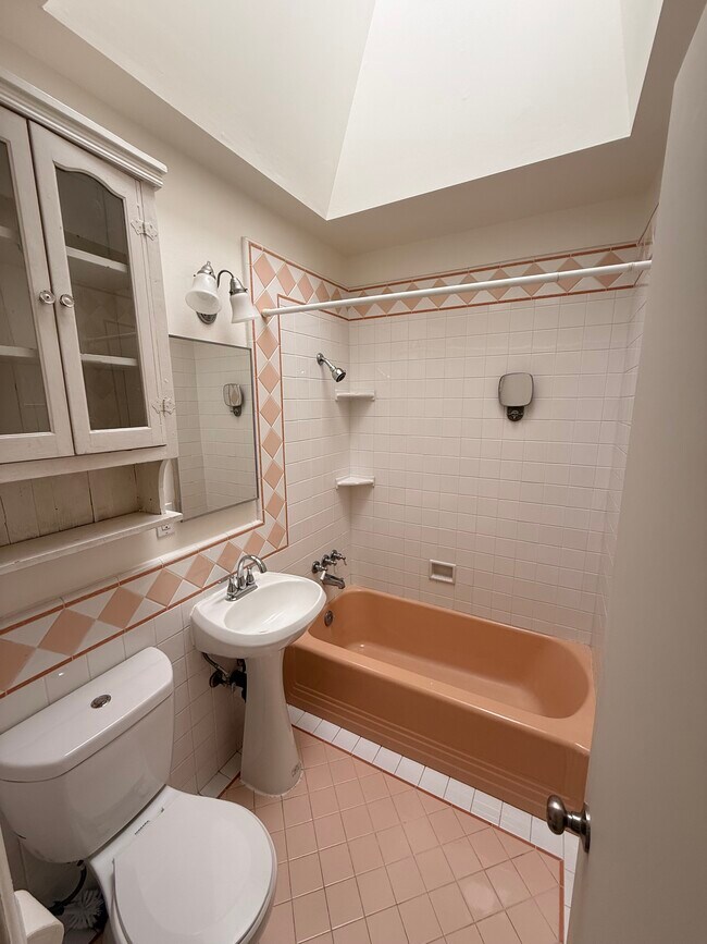 Full Bath 1 - 1919 Voorhees Ave