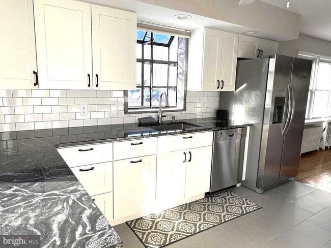 Building Photo - 11 Plainsboro Rd