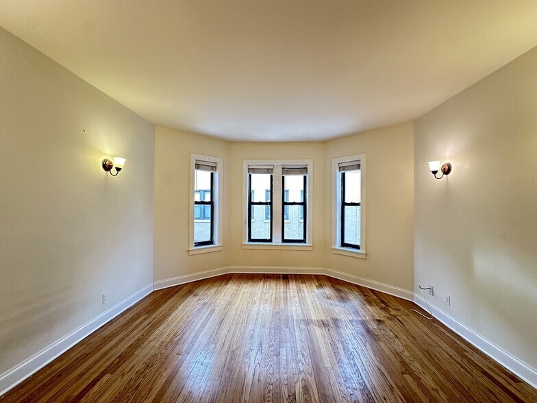 Building Photo - 4039.5 N Ashland Ave