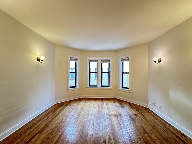 Building Photo - 4039.5 N Ashland Ave