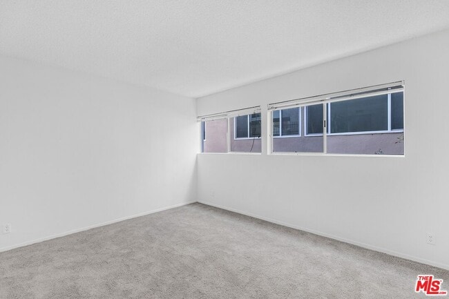 Building Photo - 825 S Gretna Green Way