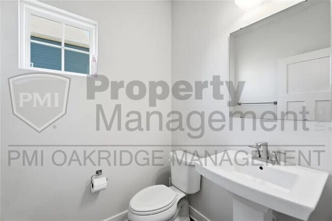 Building Photo - 3 Bed 3 1/2 Bath Single Family Home with Attached 2 Car Garage