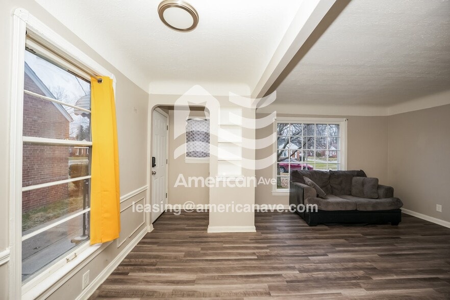 Building Photo - 25731 Forestview Ave