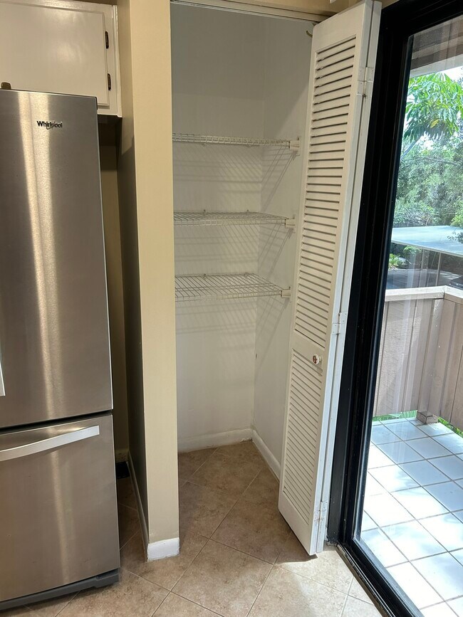 Pantry Closet - 1687 Brookhouse Cir