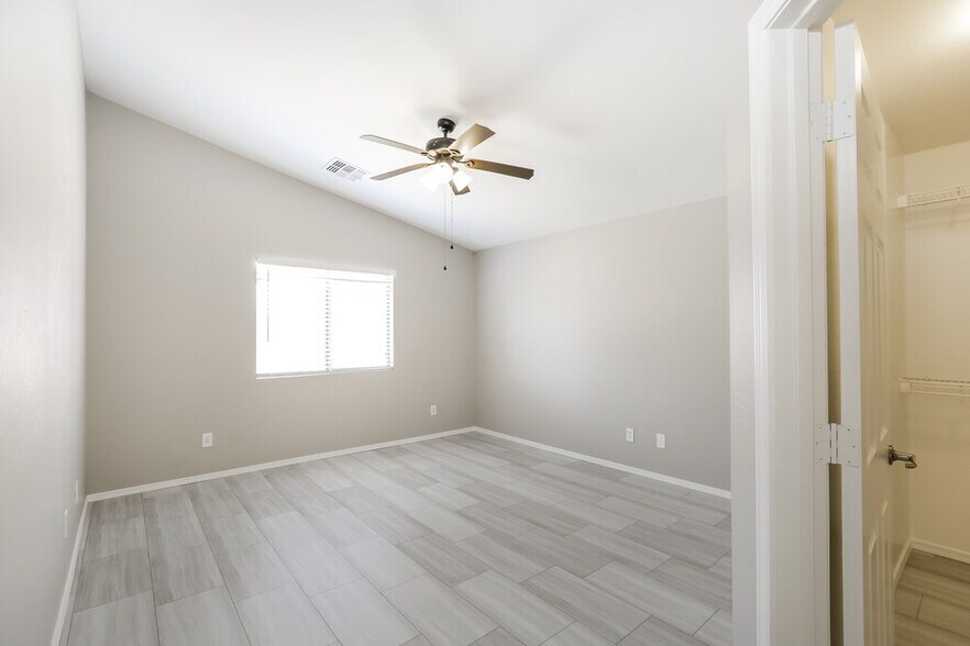 Building Photo - 3129 W Sunland Ave