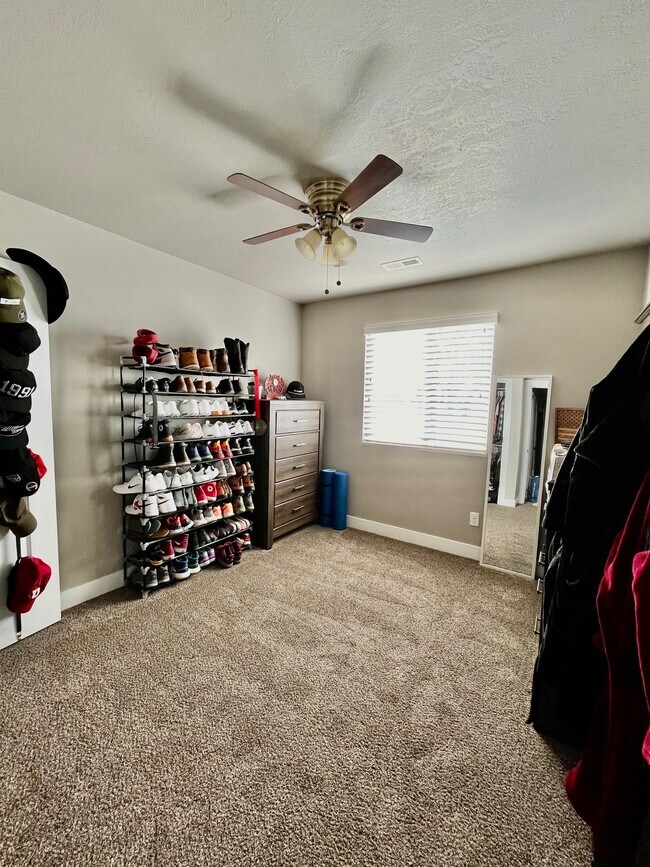 Building Photo - 2064 N 275 E