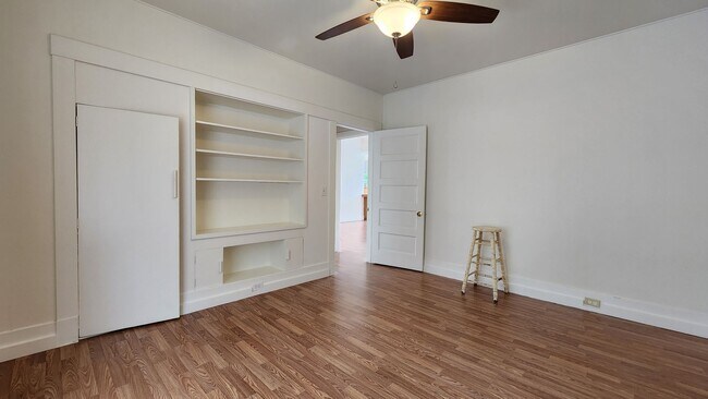 Building Photo - 401 Vine Ave