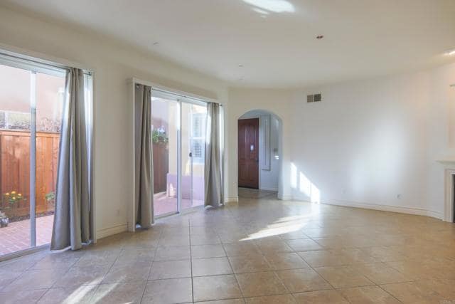 Building Photo - 415 N Cedros Ave