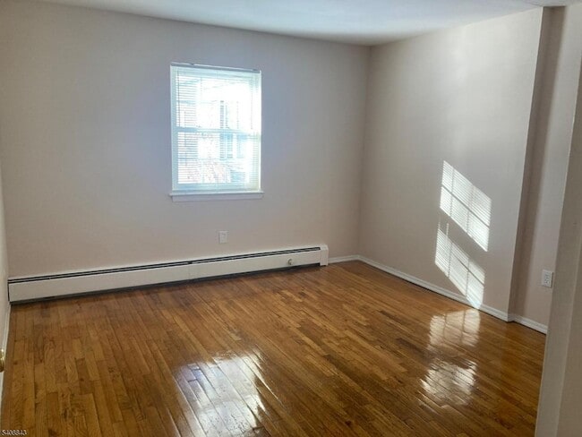 Building Photo - 1251 Valley Rd