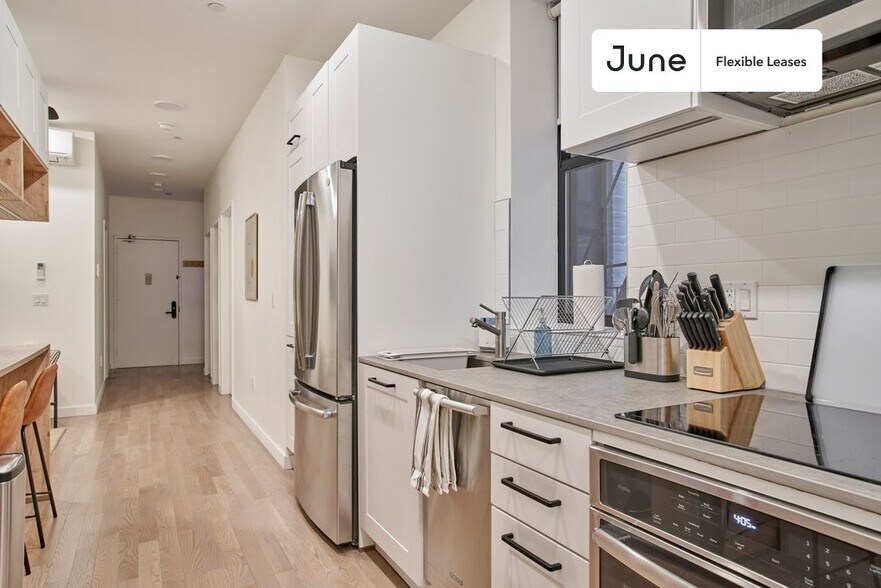 Building Photo - Prime Private ROOM with Bathroom in Manhattan