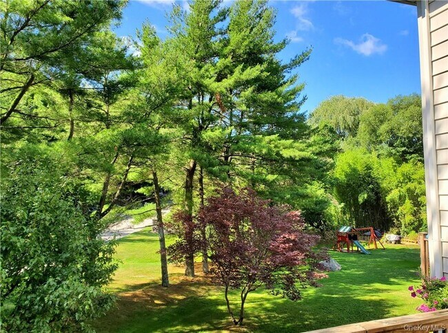 Building Photo - 142 E Sunnyside Ln