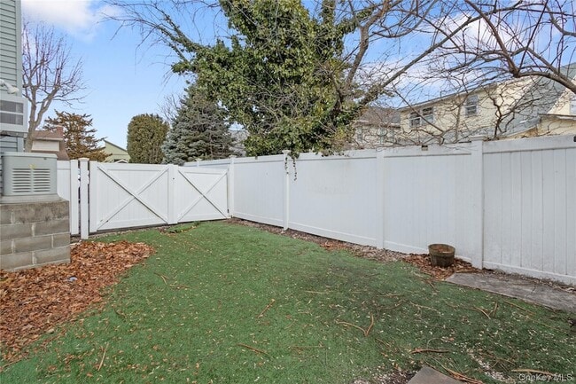 Building Photo - 6 Charles Pl