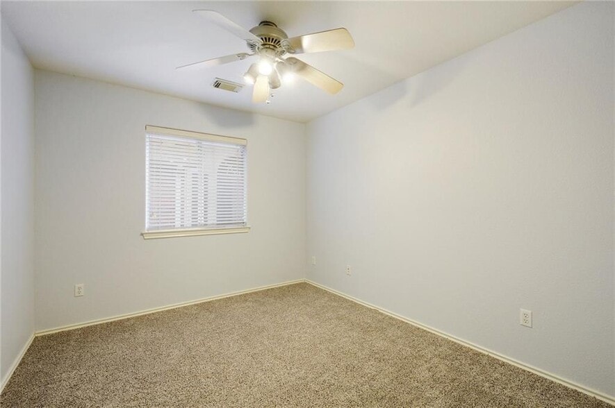 Building Photo - 4405 S Summercrest Loop