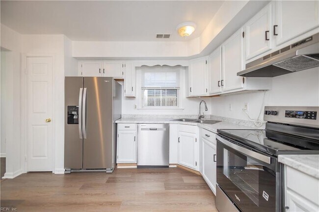 Building Photo - 908 Vincent Ct