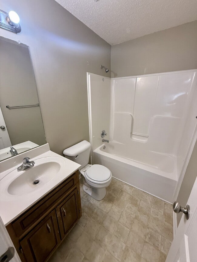 Building Photo - 409 Athena Dr