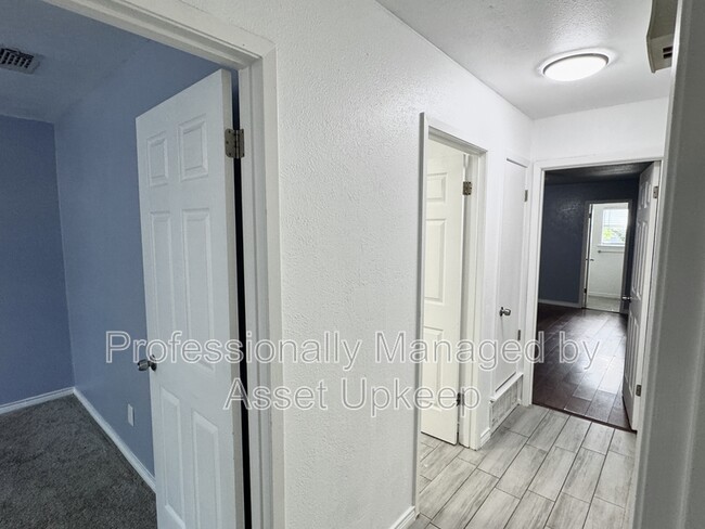 Building Photo - 2708 Hilldale Blvd