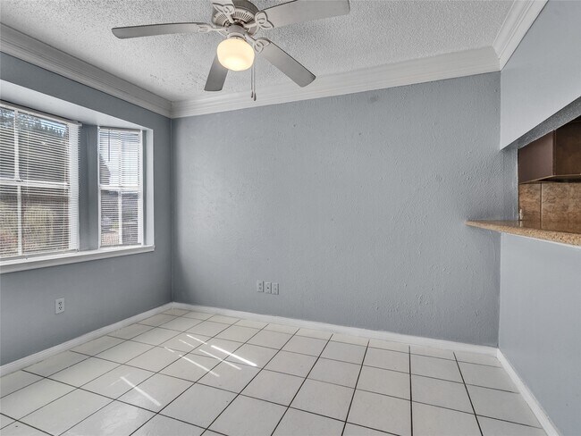 Building Photo - 10919 Pigeonwood Dr