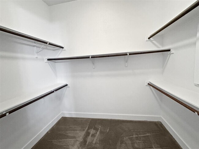 Building Photo - 1304 Westborough Ln