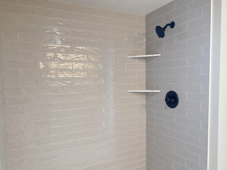 Building Photo - 906 S Main St